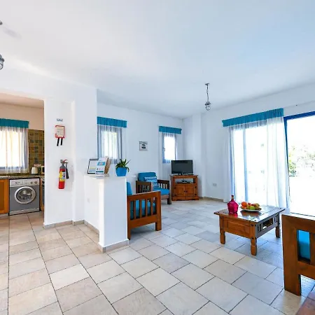 Azzurro Holiday Villas Villa Peyia